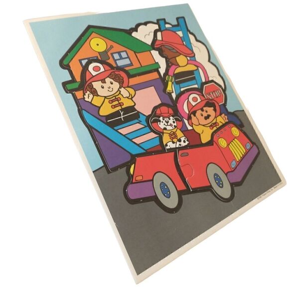 Vtg Fisher Price Puzzle Jigsaw Little People 1997 Cardboard Fire Truck Engine. - Picture 11 of 11